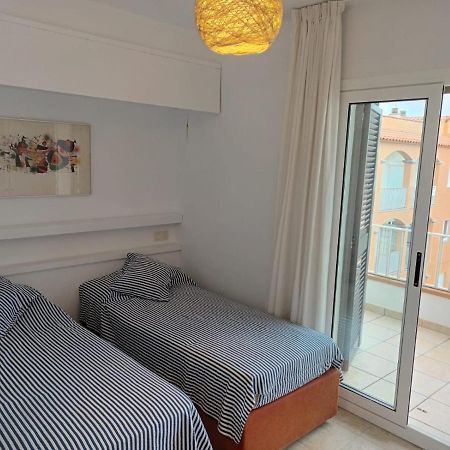 Port De'N Perris Apartment L'Escala Exterior photo