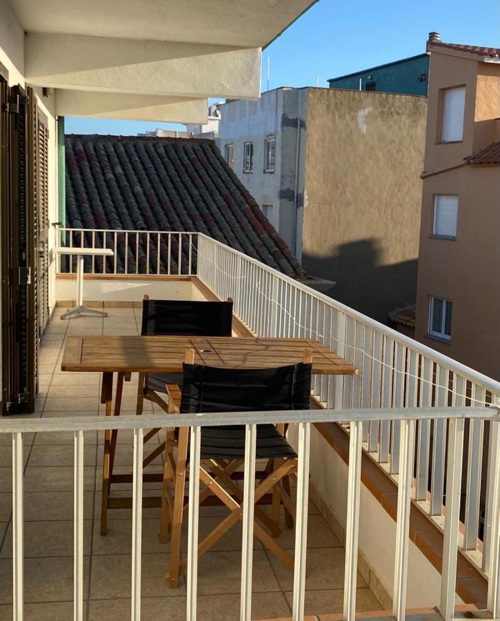 Port De'N Perris Apartment L'Escala Exterior photo