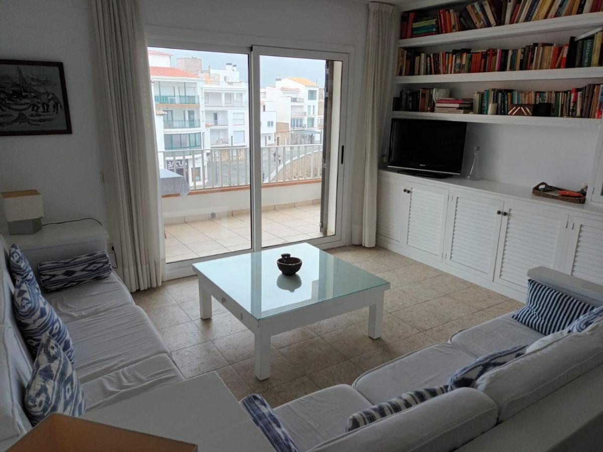 Port De'N Perris Apartment L'Escala Exterior photo